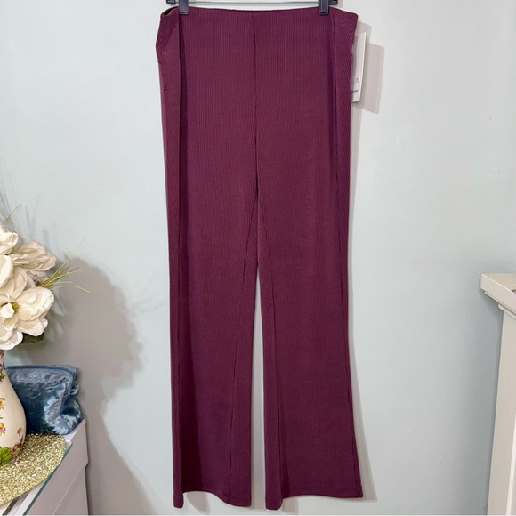 Lululemon Ribbed Softstreme Flared Pant Casual Athletic Pants Garnet 10 14 NWT - Picture 4 of 9